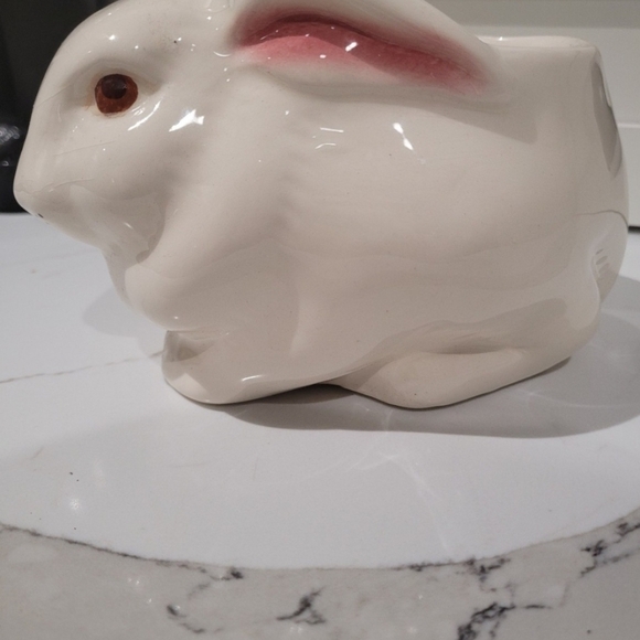 Avon White Ceramic Bunny Vase/ planter - Picture 2 of 6